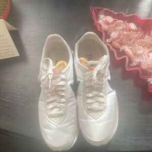 Wome Nike Tennis Shoes